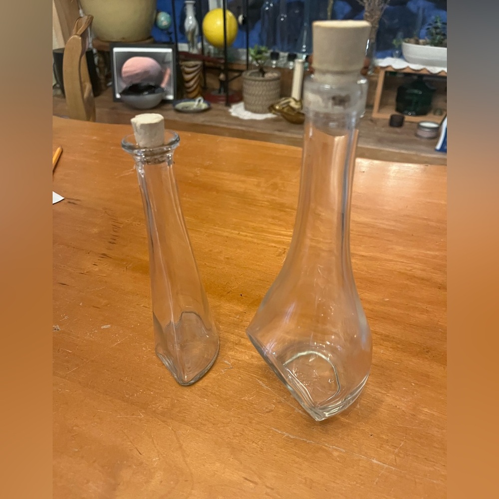 Bormioli Rocco Italian Glass Oil & Vinegar Cruet Set| 7” & 9” Cork Stopper - Picture 5 of 5